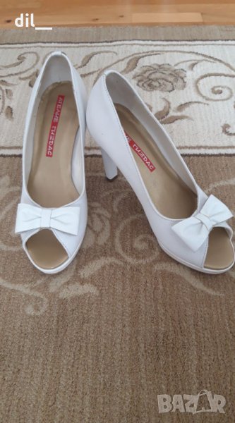 Нови Бели отворени обувки токчета на панделка естествена кожа, снимка 1