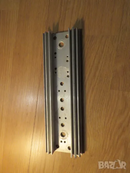 Алуминиев Радиатор охладител 22 х 8 х 1,5 см -  с готови отвори за големи транзистори , снимка 1