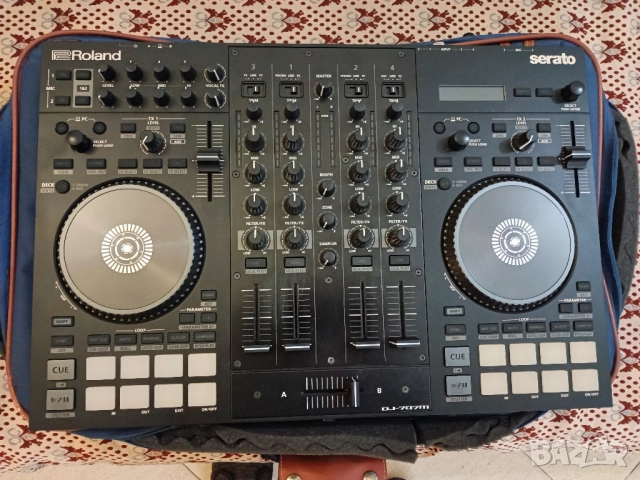продавам dj конзола Roland 707m