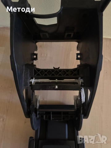 Подлакътник Skoda Octavia , снимка 9 - Части - 52264374