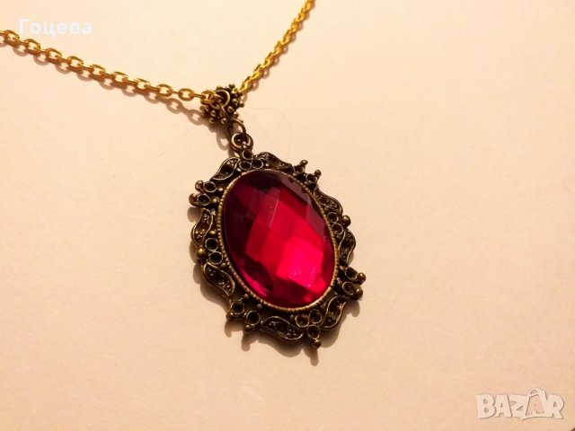 Прелестно колие и медальон с рубинено червен кристал кабошон в цвят антично Злато., снимка 4 - Колиета, медальони, синджири - 27637673