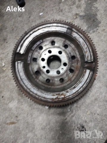 маховик за алфа 159 Фиат крома 1.9, снимка 2 - Части - 51358745