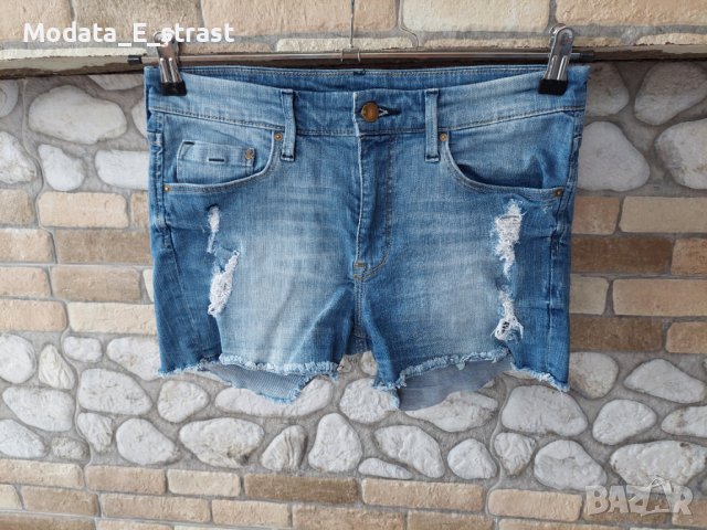 Н&М Дамски къси дънкови накъсани панталони , снимка 1 - Къси панталони и бермуди - 43812519
