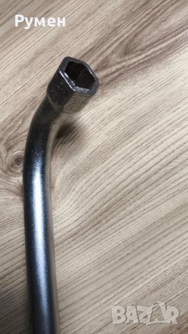 Ключове за болтове за захващане на джанти и тресчотачен ключ за крик, снимка 5 - Други инструменти - 50494162