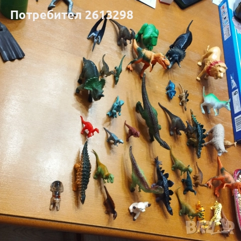 Фигурки животни динозаври и други