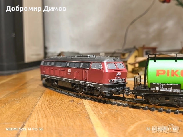 Дизелов локомотив BR215, снимка 2 - Колекции - 52926977