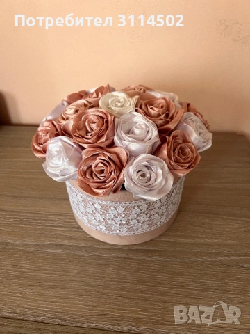 Луксозен букет от сатенени рози в кутия, снимка 5 - Подаръци за жени - 53597185