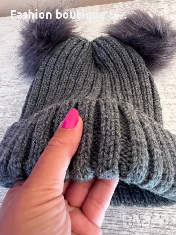 Сива пухена плетена шапка с два помпона от еко косъм 🩶, снимка 2 - Шапки - 47854286
