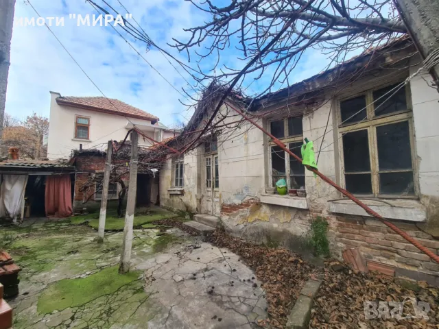 КЪЩА в ШИРОКИЯ ЦЕНТЪР на град Хасково, снимка 2 - Къщи - 48323264