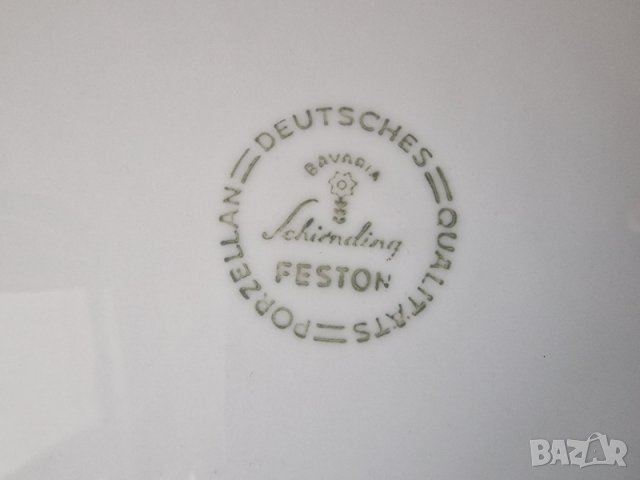 Продавам луксозен ретро комплект от 12 бр. класически порцеланови чинии с позлатени кантове Германия, снимка 3 - Чинии - 39773524