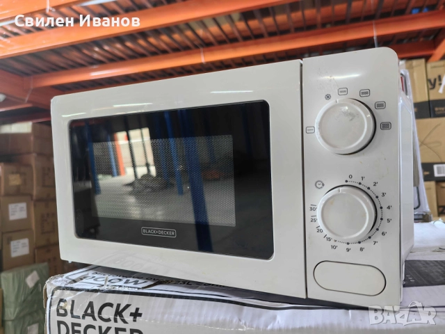 Микровълнова фурна Black+Decker BXMZ701E – 700W, с грил функция, 20 л.