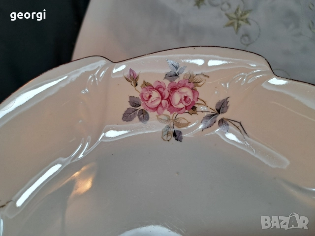 българско порцеланово плато с рози 28/3, снимка 2 - Сервизи - 51873506