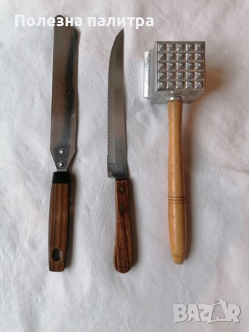 Лот кухненски принадлежности: лопатка за торта, нож, чук за месо