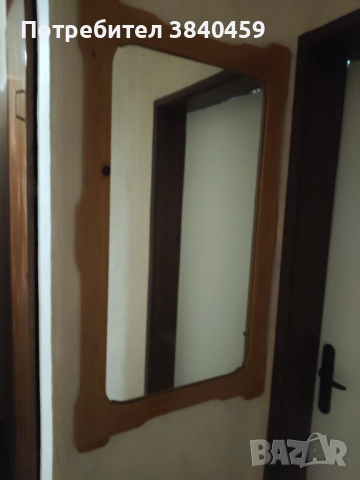 Продавам секция-250лв стъклена масичка - 40лв  огледало- 30лв