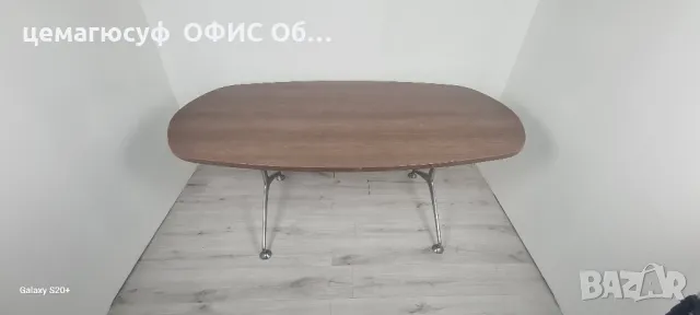 Немска конферентна и посетителска маса от марката на Alias обзавеждане 