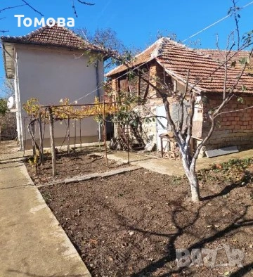 Продавам прекрасна двуетажна къща с двор в село Горна Бешовица,община Мездра, снимка 2 - Къщи - 52152004