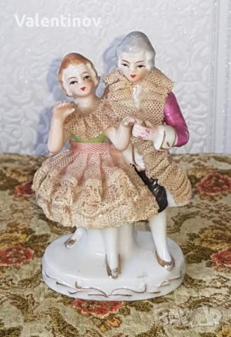 Старинна порцеланова статуетка 