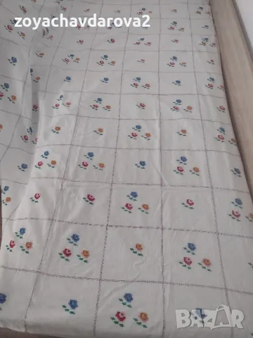 СТАРИНЕН КОМПЛЕКТ 2 БР. КАЛЪФКИ ЗА ВЪЗГЛАВНИЦИ, ПОКРИВКА ЗА МАСА, ПОКРИВКА ЗА СПАЛНЯ РЪЧНО БРОДИРАНИ, снимка 9 - Декорация за дома - 39476923