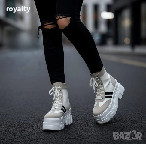 Боти на платформа - бяло със сиво и черни ленти
