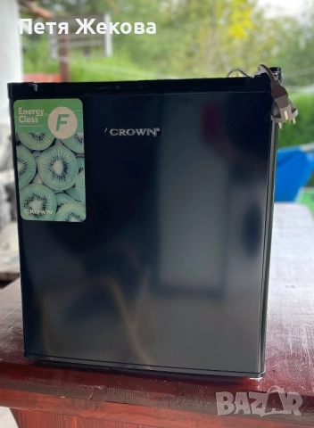 Мини хладилник Crown, снимка 3 - Хладилници - 51945802