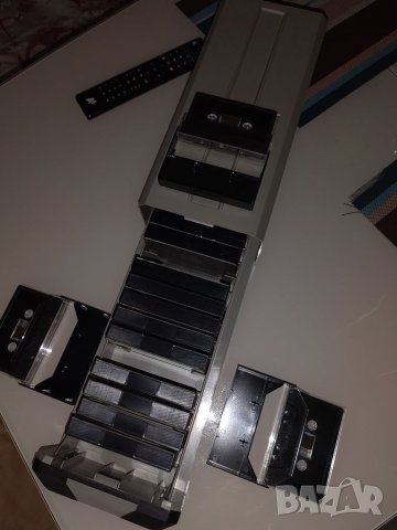Продавам  касетник с аудио касети