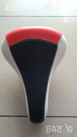 седло за велосипед червено, синьо и зелено, снимка 1