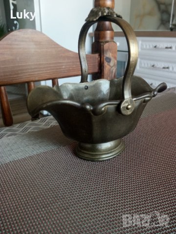 Продавам красива,антикварна бонбониера.Размерите са на снимките., снимка 3 - Аудио касети - 43723596