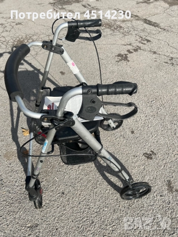 Ролатор/проходилка с седалка и спирачки – лека, стабилна и много удобна, снимка 5 - Ролатори - 52496929