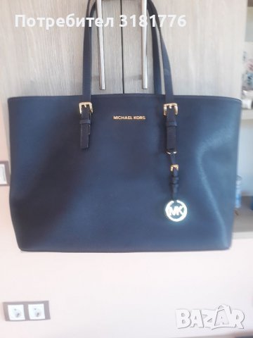 Дамска чанта тъмно синя на MICHAEL Kors, с 5 преградки.Оригинална., снимка 2 - Чанти - 38143660