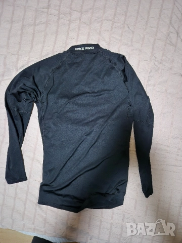 Nike pro-размер-М, снимка 2 - Блузи - 52348760