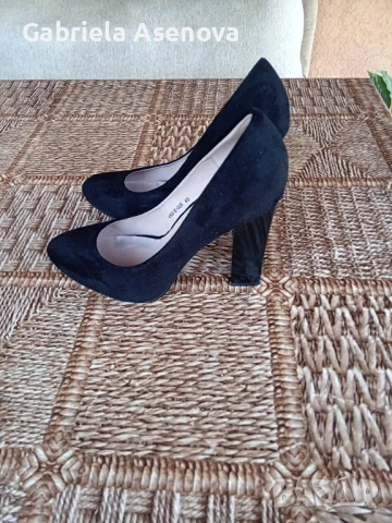 Обувки, снимка 4 - Дамски обувки на ток - 50602357