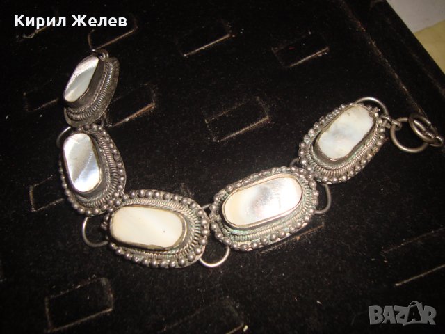 СТАРА ПОСРЕБРЕНА ОРИЕНТАЛСКА ГРИВНА ЕТНОРАФСКИ СТИЛ с ШЛИФОВАН БЯЛ ИВИЧЕСТ АХАТ 21701, снимка 2 - Гривни - 32537383