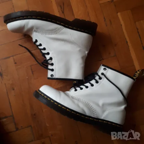 Dr. Martens 42 номер естествена кожа бели, снимка 1 - Мъжки боти - 47819928