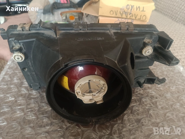 Audi 100 десен фар, снимка 2 - Части - 53534860