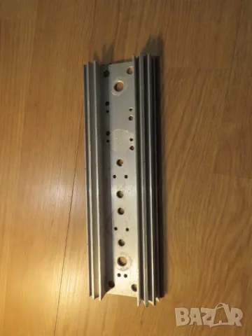 Алуминиев Радиатор охладител 22 х 8 х 1,5 см -  с готови отвори за големи транзистори 