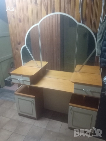 Тоалетка в отлично състояние