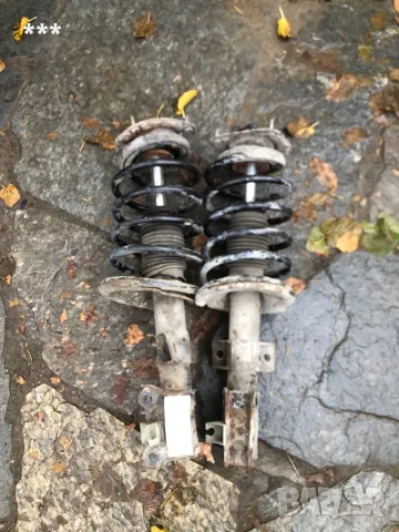 Продавам макферсони от Volvo V40