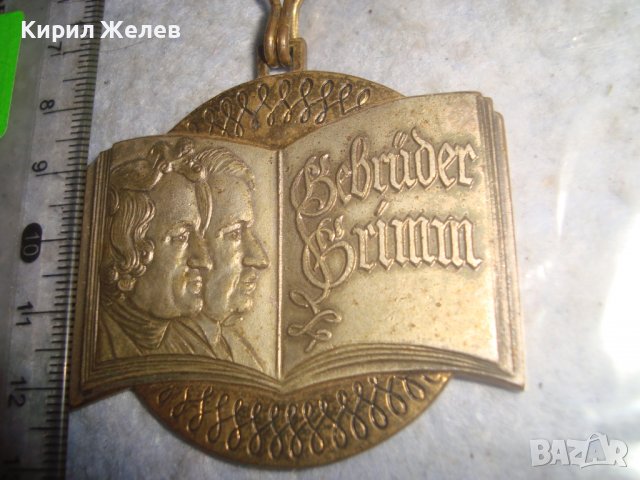1974г. БРАТЯ ГРИМ КОЛЕКЦИОНЕРСКИ НЕМСКИ БРОНЗО МЕДАЛ с ПОСРЕБРЯВАНЕ и ПОЗЛАТА ЛЕНТА и НОСАЧ 30633, снимка 5 - Антикварни и старинни предмети - 37954927