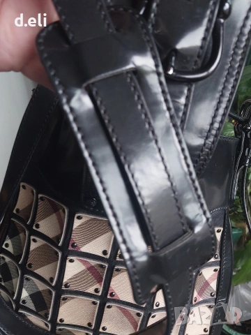 Две чанти. Burberry. Original Крос боди кожена чанта, снимка 8 - Чанти - 45506312
