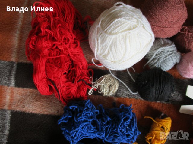Прежда различни цветове неизползвана и куки за плетене, снимка 10 - Други - 30841405