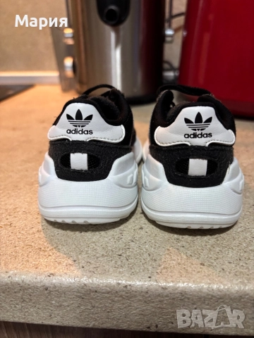 Детски маратонки Adidas, снимка 2 - Детски маратонки - 52367785