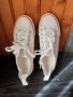 Бели гуменки, снимка 1 - Дамски ежедневни обувки - 38297825