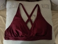 Продавам ново дамско горнище, бански XL, цвят бордо, кръстосани на гърба презрамки., снимка 2