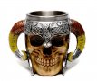 Код 91065 Забавна чаша във формата на шлем с рога и декорация - череп, изработена от метал, снимка 1 - Чаши - 37012492