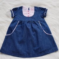 Дънкова рокля 6-9 месеца, снимка 4 - Бебешки рокли - 32599194