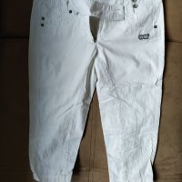 Дамски летен панталон 28 М размер бял спортен панталон, снимка 1 - Къси панталони и бермуди - 32869014