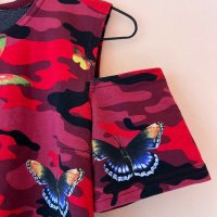 Червена камуфлажна рокля с пеперуди 🦋 , снимка 2 - Рокли - 43838735