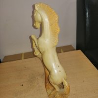 Продавам красива статуетка на кон,пластика, снимка 4 - Статуетки - 43847972