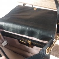 VALENTINO естествена кожа чанта през рамо( от 400 до 1 400 $ в интернет сайтове), снимка 15 - Чанти - 33027258