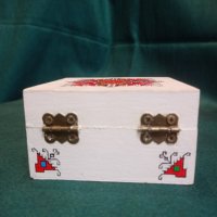 Ръчно изработена кутийка с народна шевица, снимка 3 - Подаръци за жени - 38427759